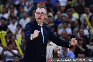 媒体人：广东进攻仅靠卢卡防守乱套 主帅该反思方向是否有问题